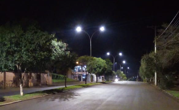 SUBSTITUIÇÃO DE LÂMPADAS MELHORA A ILUMINAÇÃO PÚBLICA DE TRÊS DE MAIO